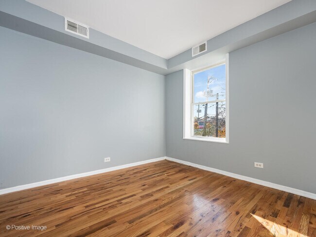 Building Photo - 4024 N Kedzie Ave