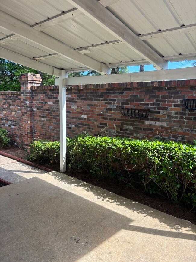 Building Photo - Two bed / Two bath condo off Grelot Road