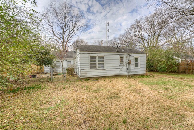 Building Photo - Spacious 4BR Home Near U of M Includes Res...