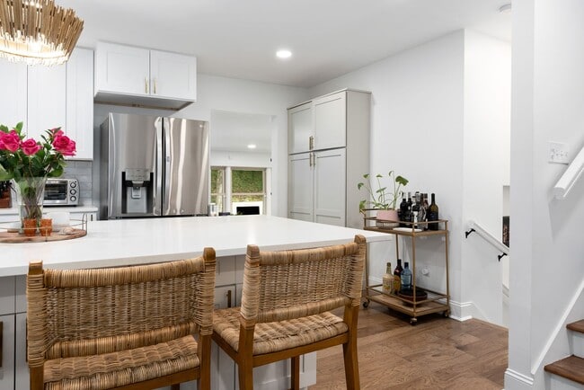 Building Photo - Home for rent in Homewood