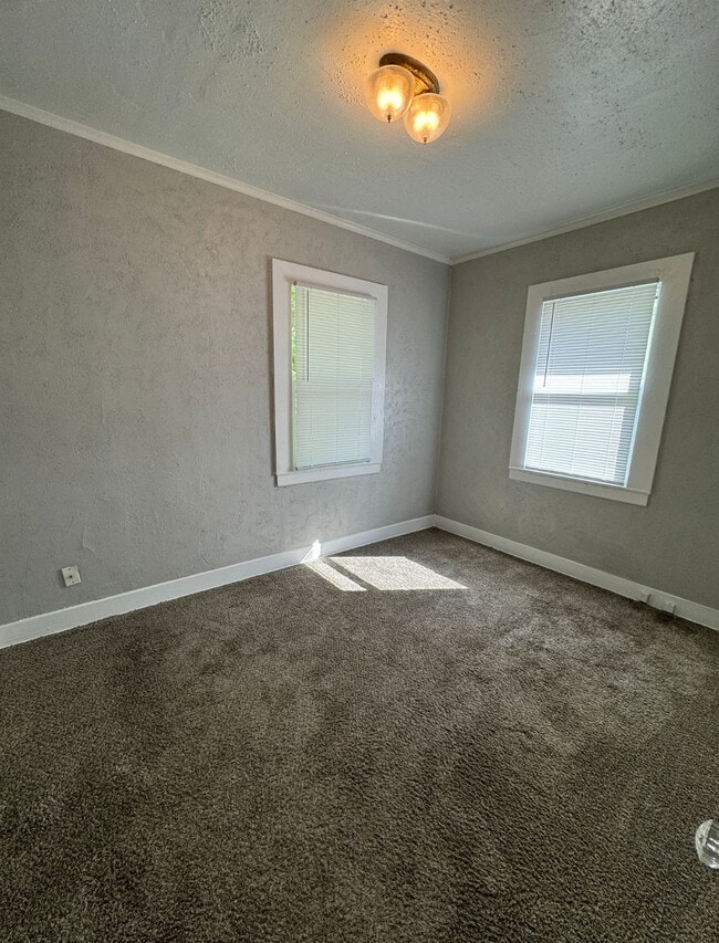 Building Photo - 1201 E Fox St