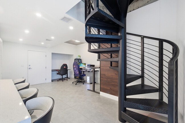 Building Photo - 13800 Highland Dr