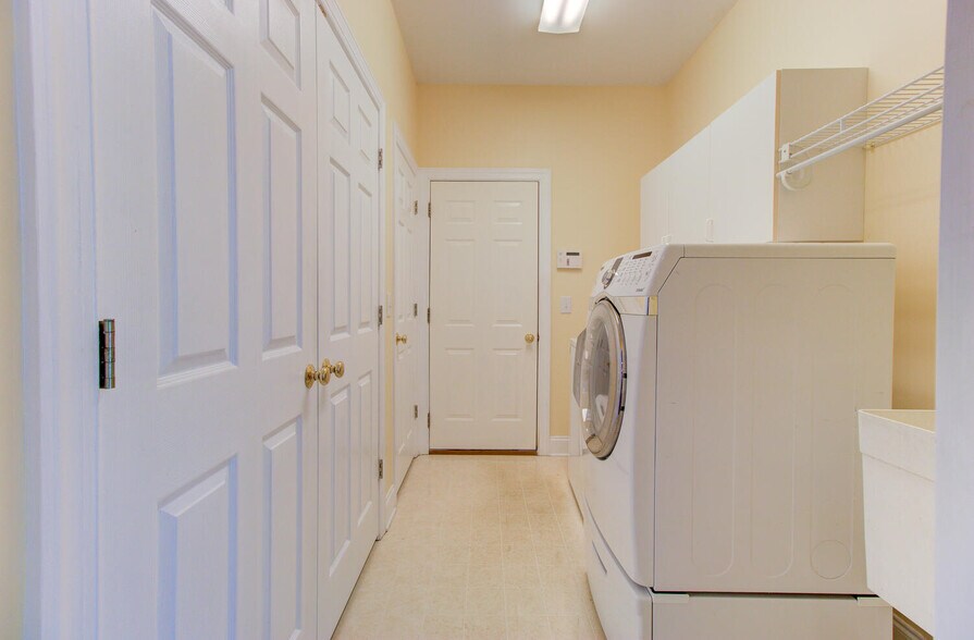 Building Photo - 4806 Alida Pl