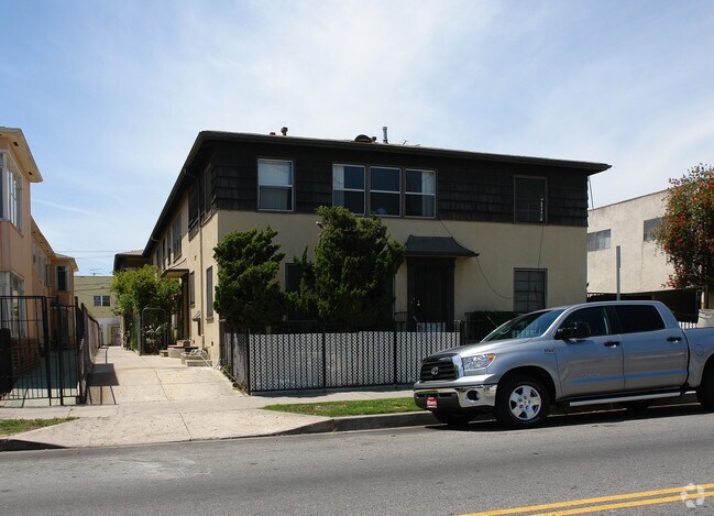 Building Photo - 1015 N Normandie Ave