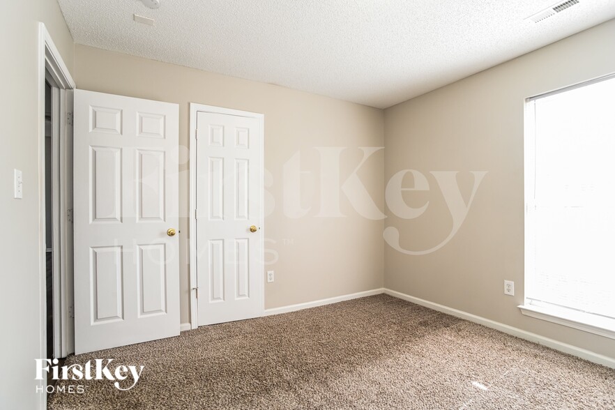 Building Photo - 7111 Smithton Ln