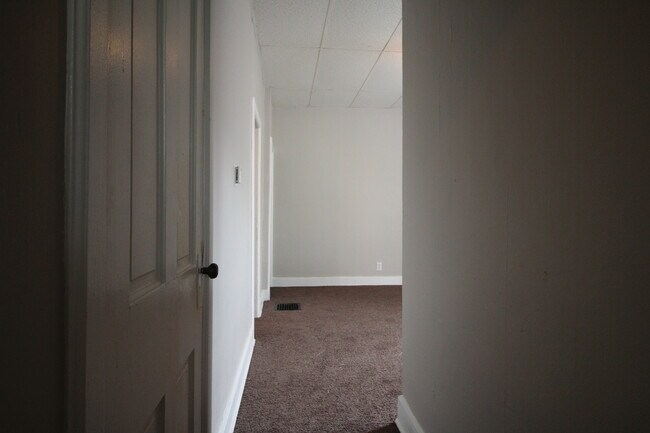 Building Photo - 1 Bedroom on South High St