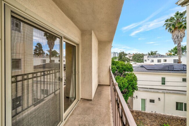 Building Photo - 141 S Clark Dr
