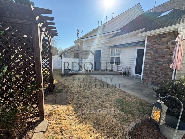 Building Photo - 303 Sugar Maple Ave