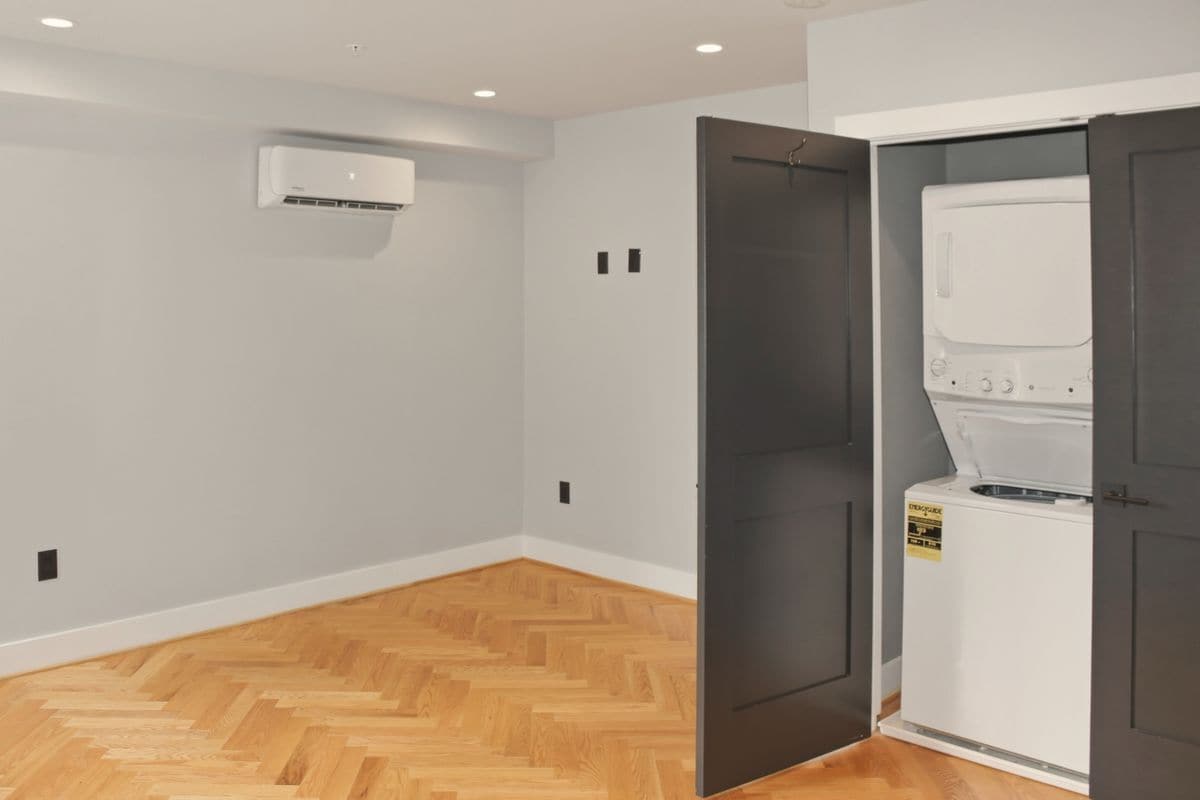 Building Photo - 1643 New Jersey Ave NW