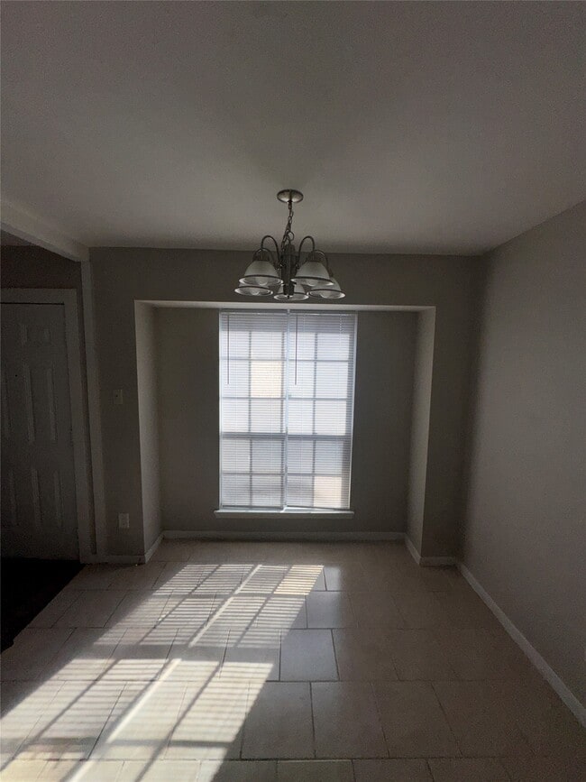 Building Photo - 403 Mistywood Dr