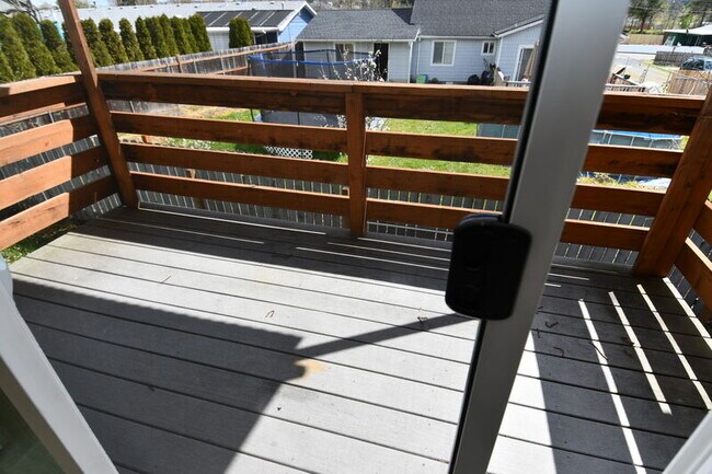 Building Photo - 314 NW Tumlin Ave