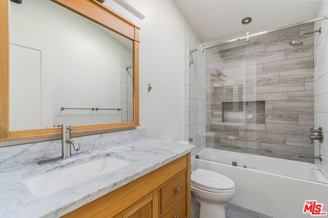 Building Photo - 2308 The Strand