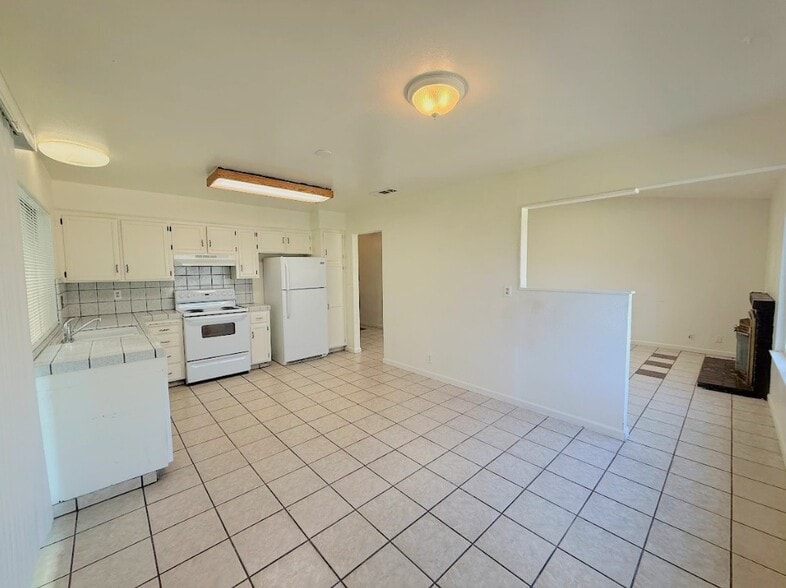 Building Photo - 455 Columbia Ave