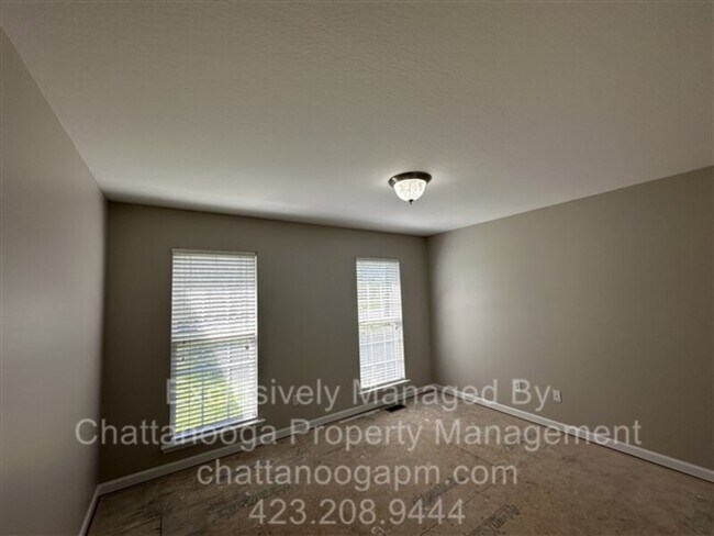 Building Photo - 87 Manor Dr