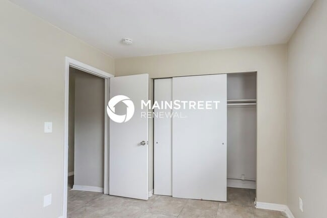 Building Photo - 3 Bedroom Pet-Friendly Home in St Petersbu...