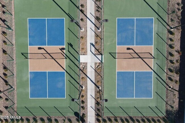 Building Photo - 976 W Finch Dr