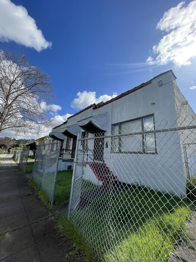 Building Photo - 2032 92nd Ave