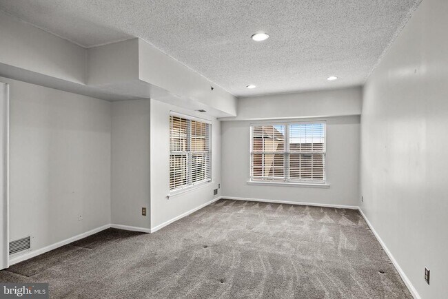 Building Photo - 6070 Main St