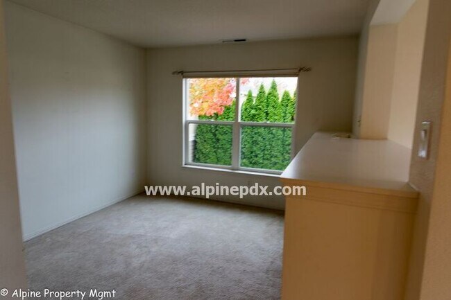 Building Photo - Great 2nd Floor Studio/Carriage House at O...
