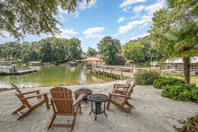 Building Photo - Waterfront– Fully Furnished on Lake Norman...
