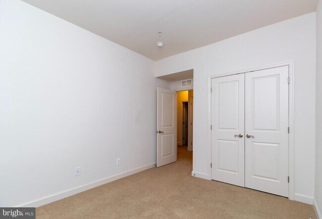 Building Photo - 405 Bright Star Path