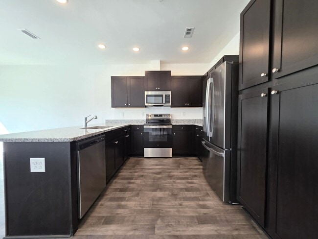 Building Photo - 222 Clement Lp