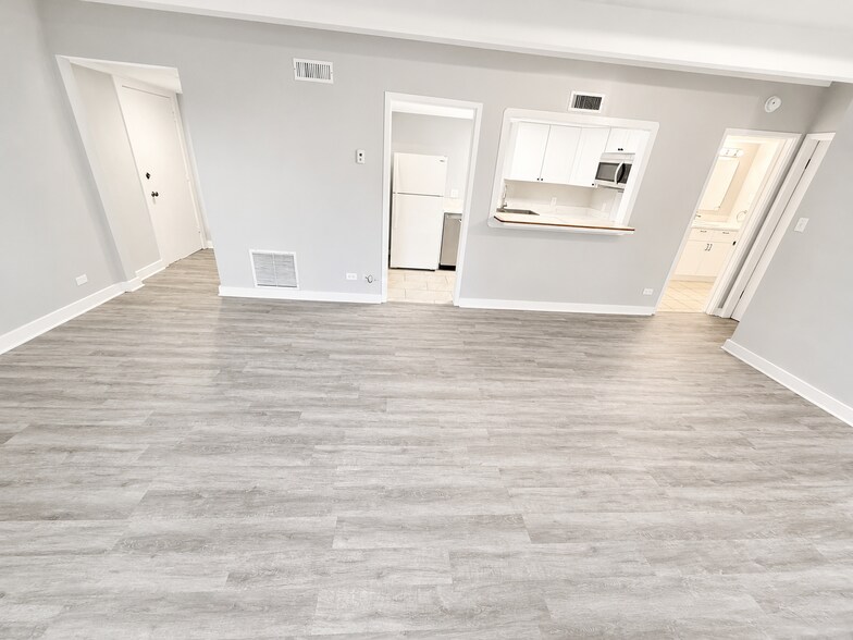 living/dining into entrym kitchen, bath - 9725 E Harvard Ave
