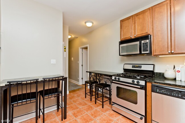 Building Photo - 2 br, 2 bath Condo - 1258 W Cornelia Ave