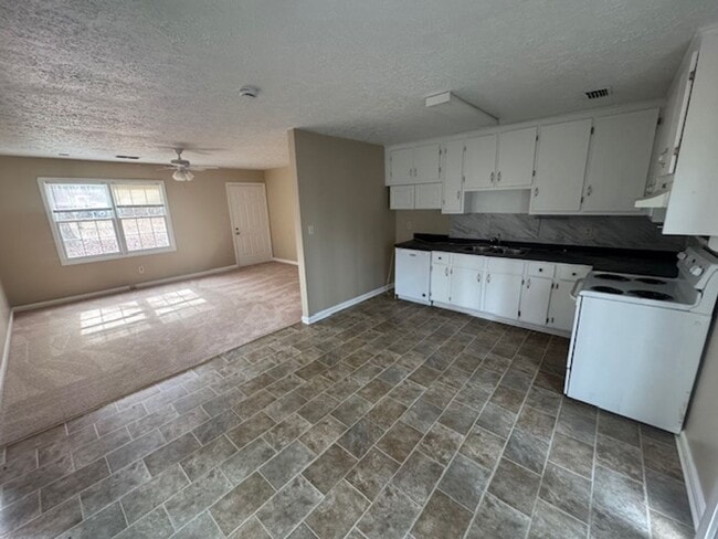 Building Photo - 117 W Hopson Rd