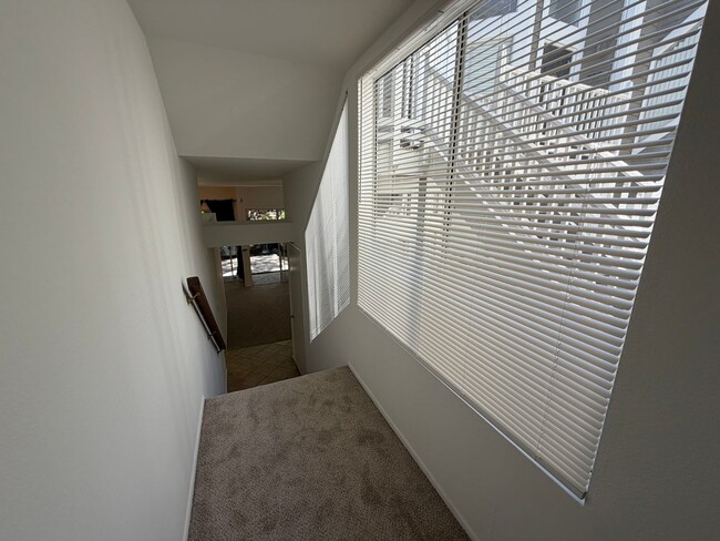 Building Photo - COSTA MESA 2 BEDROOM, 2 BATHROOM CONDO $3,200 (BRISTOL & BAKER)