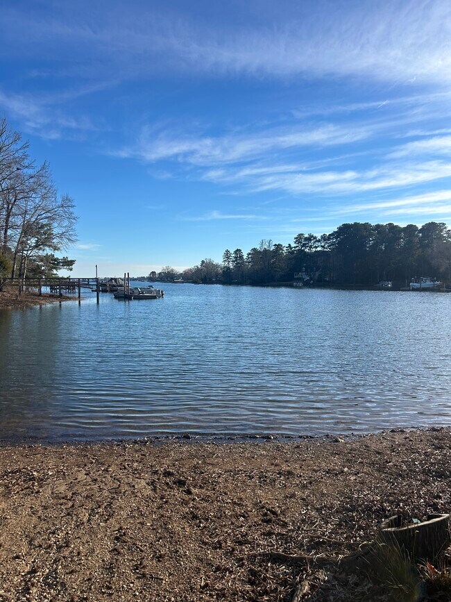 Building Photo - 609 Willowood Pkwy