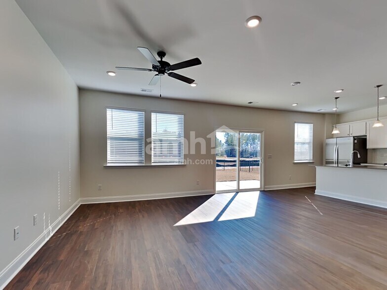 Building Photo - 515 Plumeria Ln