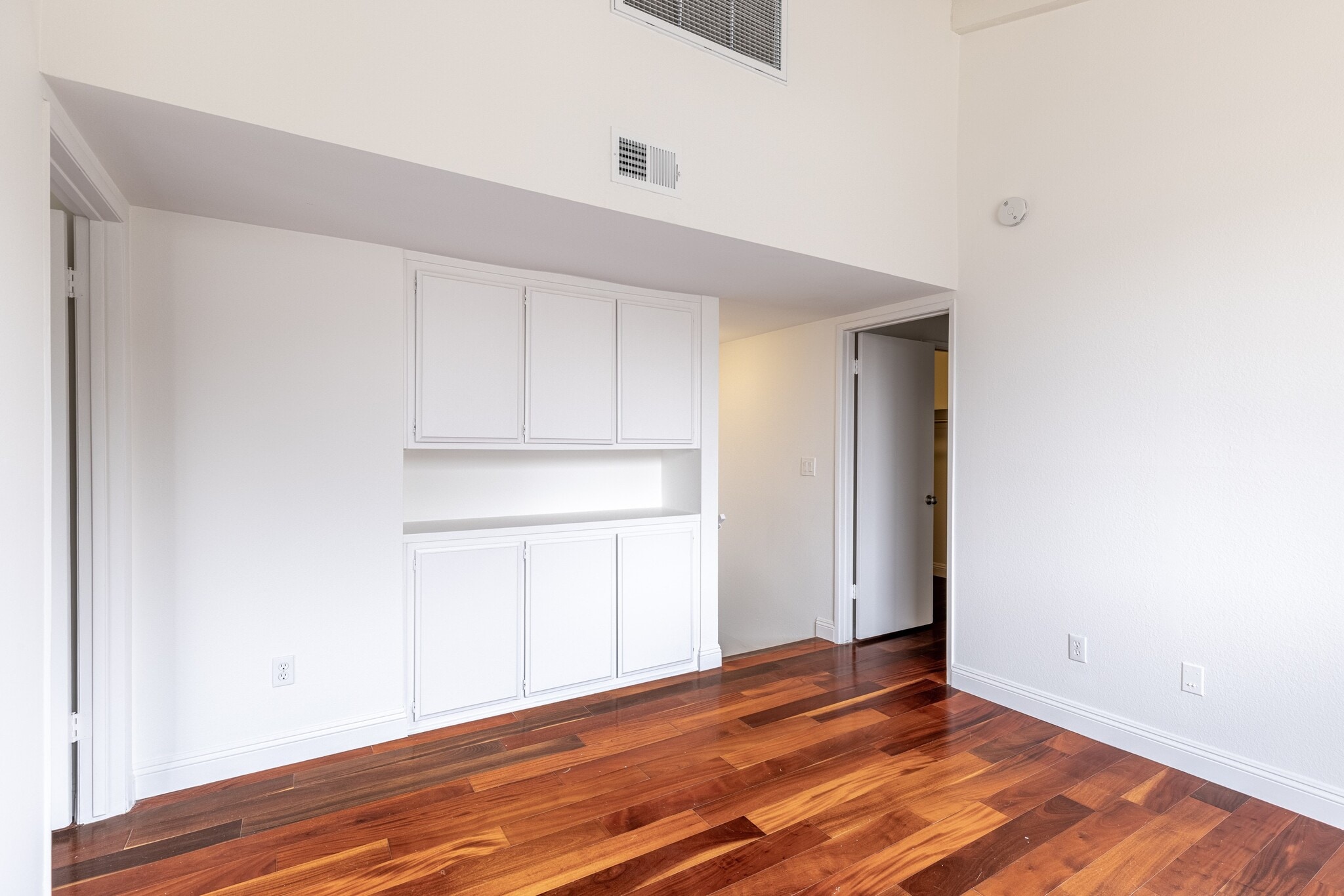 upstairs office - 1813 Barry Ave