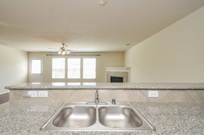Building Photo - 12506 Greencanyon Dr