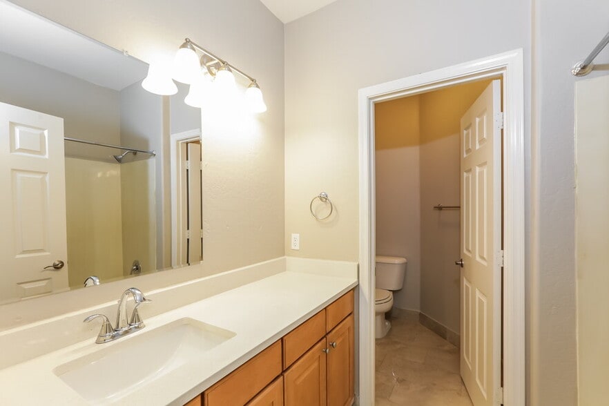 Building Photo - 7504 S 45th Dr