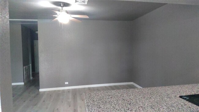 Building Photo - 7366 Meadowbrook Dr