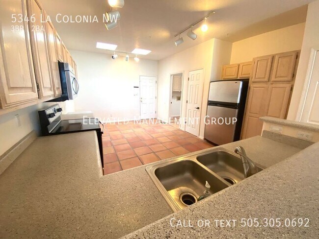 Building Photo - 5346 La Colonia Dr NW