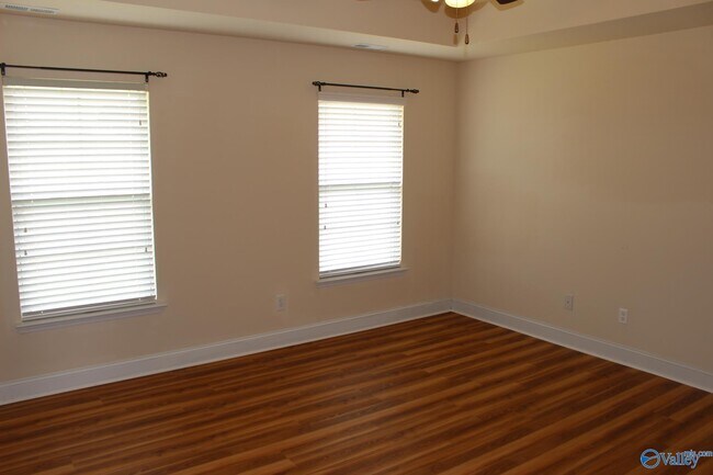 Building Photo - 103 Glen View Dr