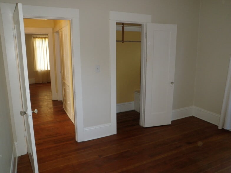 Building Photo - 5046 NE Mallory Ave