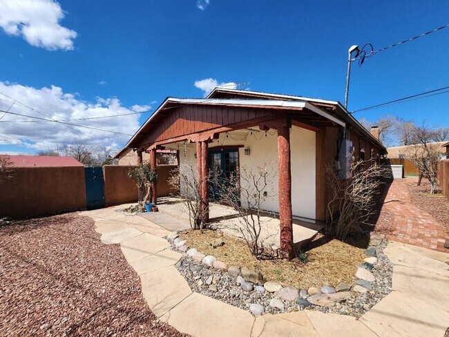 Building Photo - 1703A Jay St