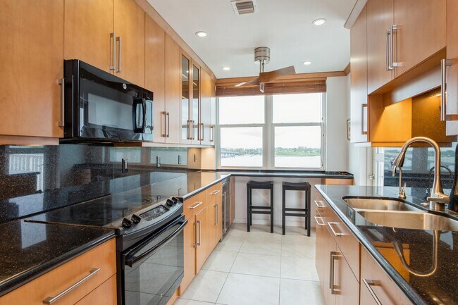 Building Photo - 2860 S Ocean Blvd