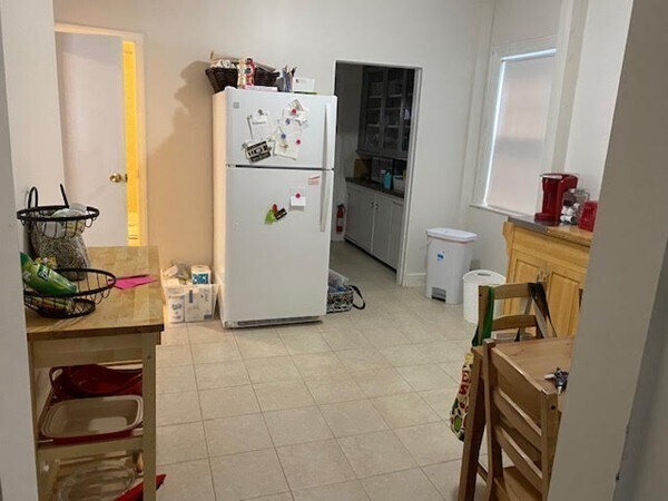 Building Photo - 25 Oak Square Ave