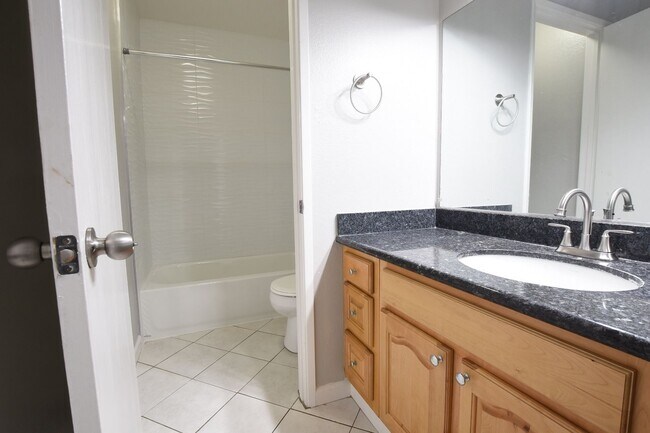 Building Photo - Remodeled and Clean 3 Bedroom 1.5 Bath Townhouse in South San Jose