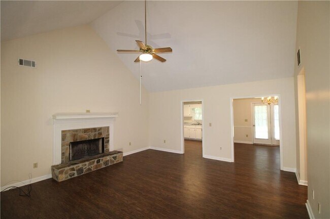 Building Photo - 2320 Ridgedale Dr SW