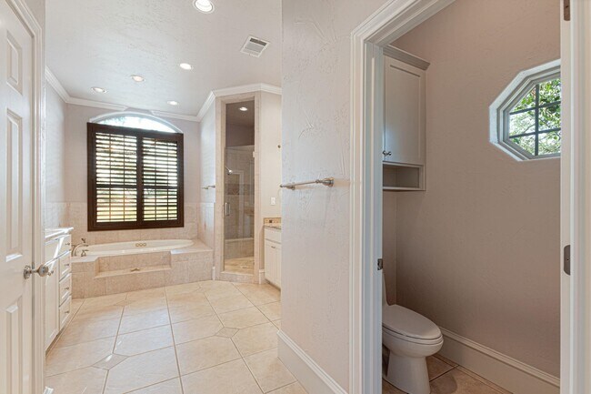 Building Photo - 101 Up There