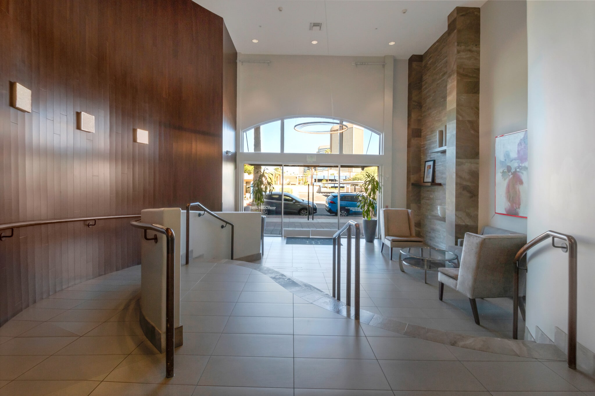 Building Photo - 17 W Vernon Ave