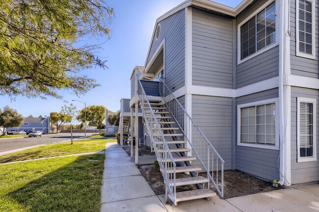 Building Photo - MOVE IN SPECIAL!!  HALF OFF FIRST MONTH'S RENT!! -  LOVELY 2 bedroom Condo Ready for Immediate Mo...