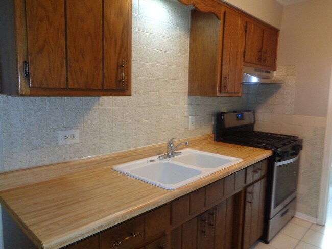 Building Photo - 6334 W 99th Pl