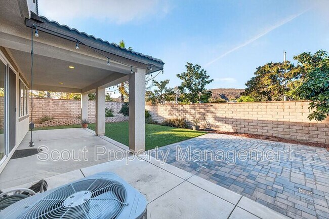 Building Photo - 39012 Crown Ranch Rd