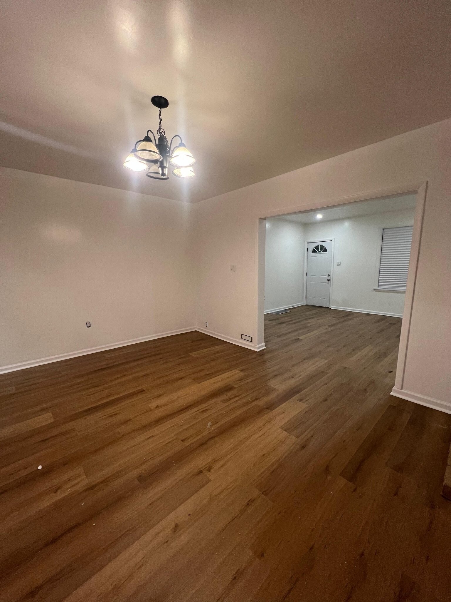 Building Photo - 27 Oak St